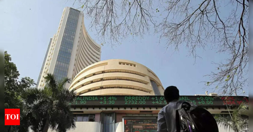 Markets fall for 2nd day on unabated foreign fund outflow