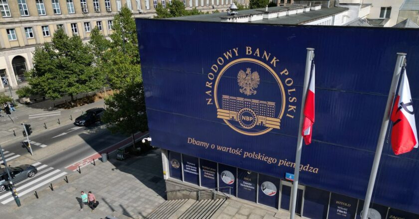 Poland's Central Bank Cuts Interest Rates as Expected Ahead of Election