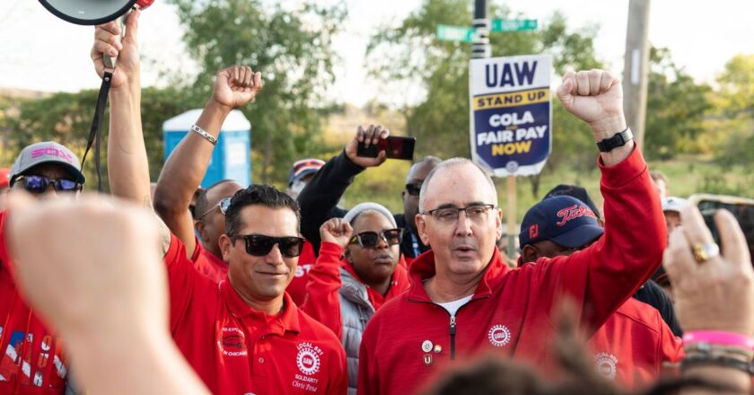 UAW Leader Cites Progress at Bargaining Table, Forgoes More Walkouts