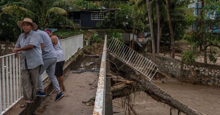 Mexico Begins Rescue Work After Hurricane Otis Devastates Acapulco