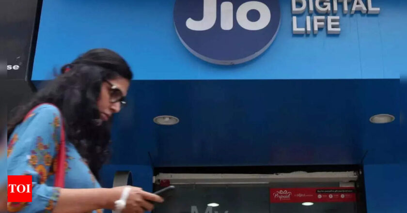 Jio won’t raise tariff as telcos plan price hike