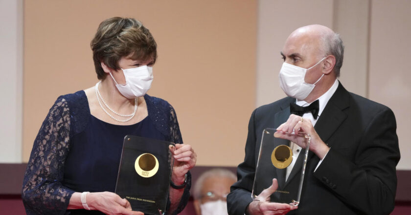 Nobel Prize in medicine goes to Drew Weissman of U.S., Hungarian Katalin Karikó for enabling COVID-19 vaccines