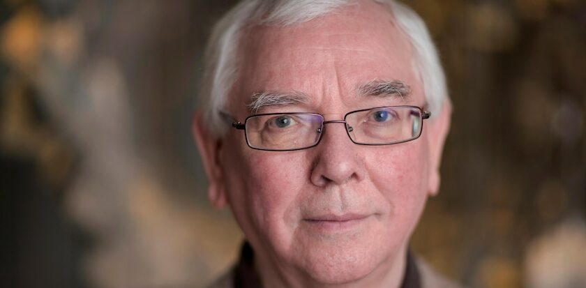 Terence Davies, filmmaker of the lyrical ‘Distant Voices, Still Lives,’ dies at the age of 77