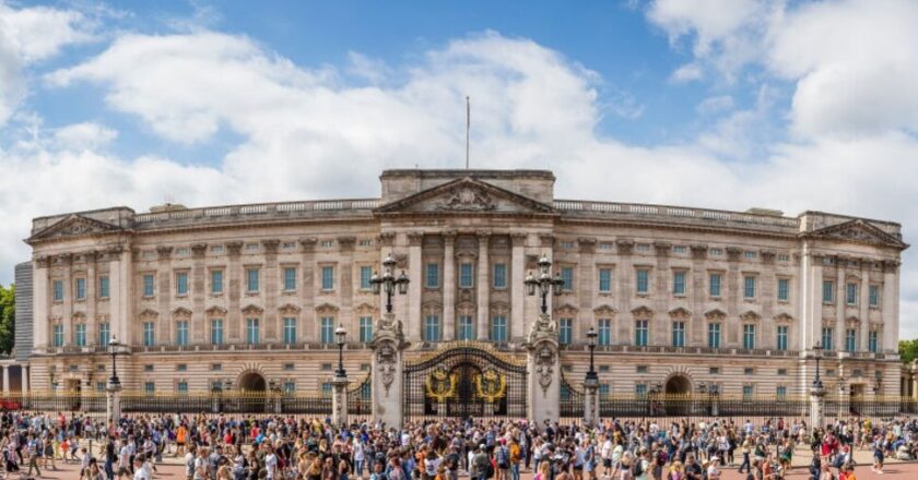 The 5 Best Sightseeing Tours of Buckingham Palace