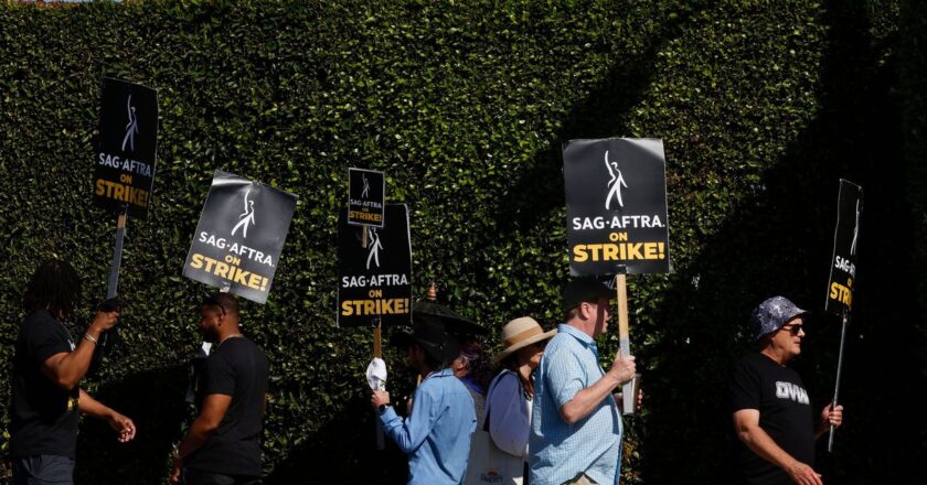 Hollywood Actors Reach Agreement With Studios, Streamers to End Strike