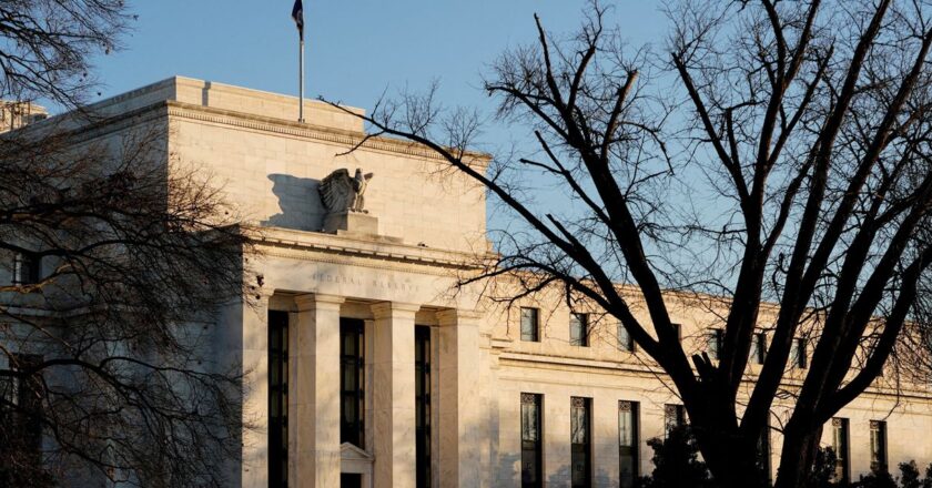 The Fed Wants More Evidence Before Changing Rate Stance