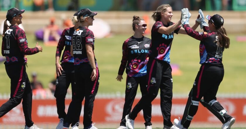 Recent Match Report – Sixers vs Renegades 25th Match 2023/24