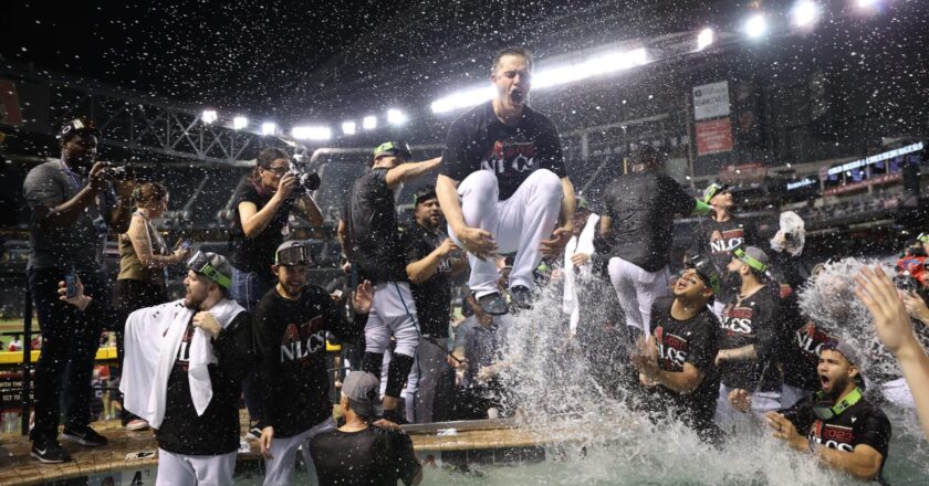 Party in the Diamondbacks pool: Ex-players recount chaos, celebrations as potential World Series splash looms