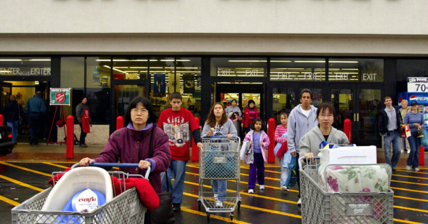 What stores are open on Thanksgiving and Black Friday 2023?