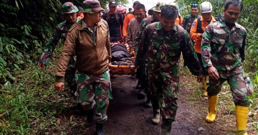 Indonesia Volcano Eruption Kills 11 Hikers, Spews Ash Nearly 2 Miles High