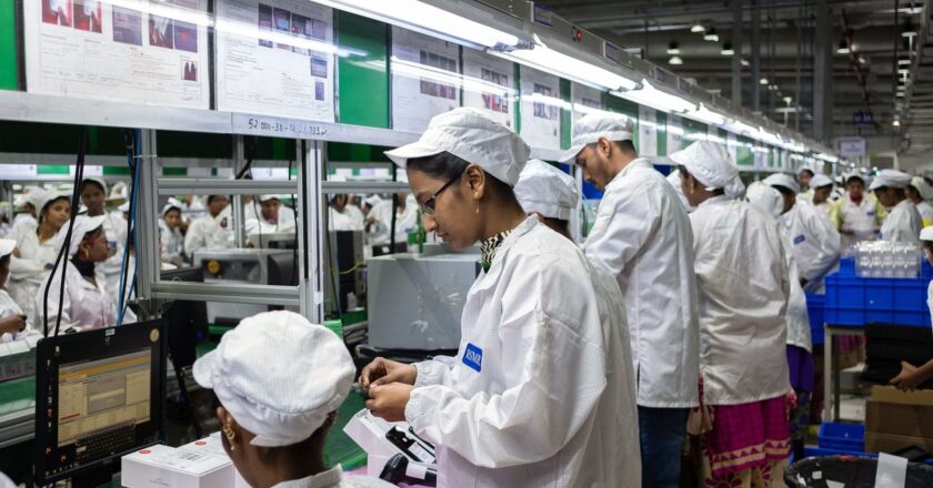 Apple Aims to Make a Quarter of the World’s iPhones in India