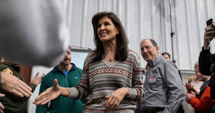 New Hampshire Gov. Chris Sununu Endorses Nikki Haley in GOP Presidential Race