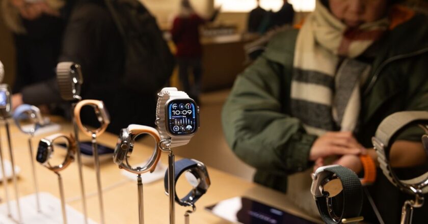 Apple Can Restart Apple Watch Sales as U.S. Court Pauses Ban