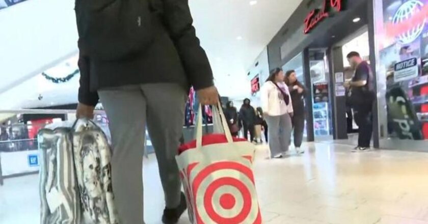 Consumer spending will be merry and bright this holiday season, economists predict