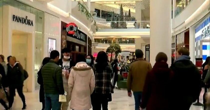 “Super Saturday” brings out droves of Christmas shoppers