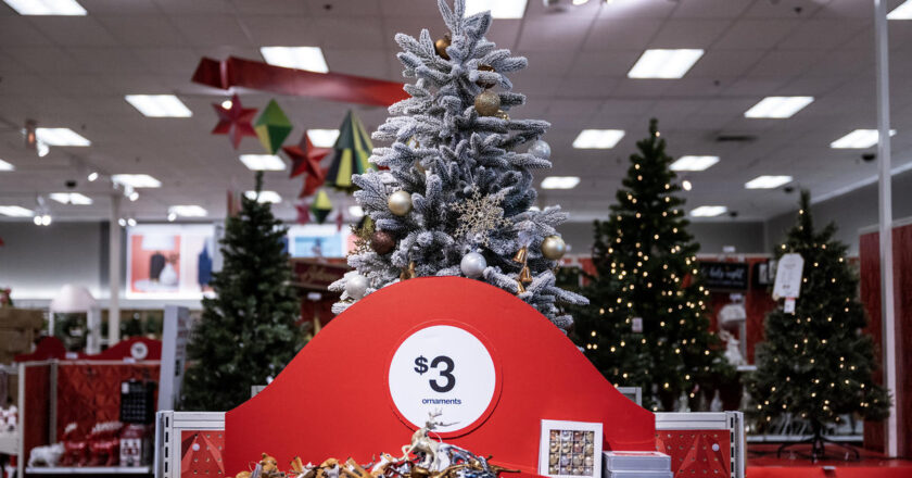 What’s open on Christmas Eve 2023? See the hours for major stores and restaurants.