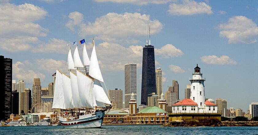 7 Best Chicago Boat Tours of 2024: River & Lake Cruises