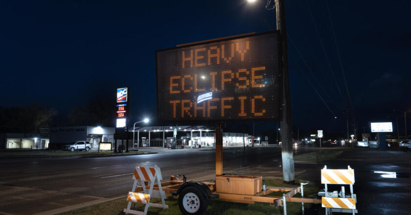 Eclipse watchers stuck in heavy traffic driving home: “Worst traffic I’ve ever seen”