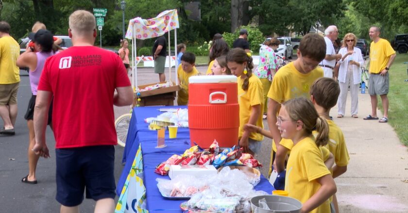 Local youth hold lemonade stand to raise money for St.Jude